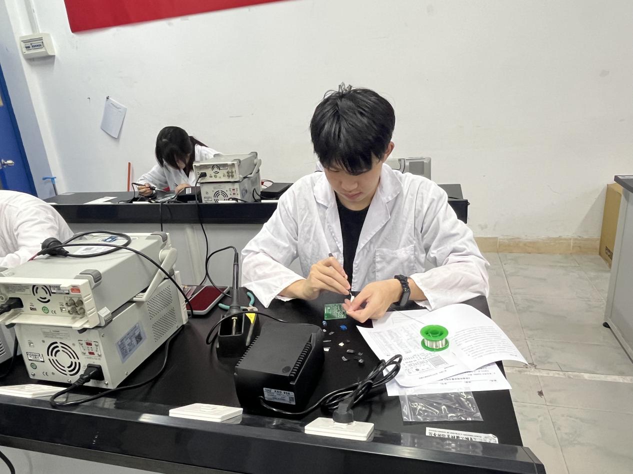 技能筑夢，創新未來 康復保健系成功舉辦第十一屆學生職業技能大賽之智能電子產品設計與開發賽項